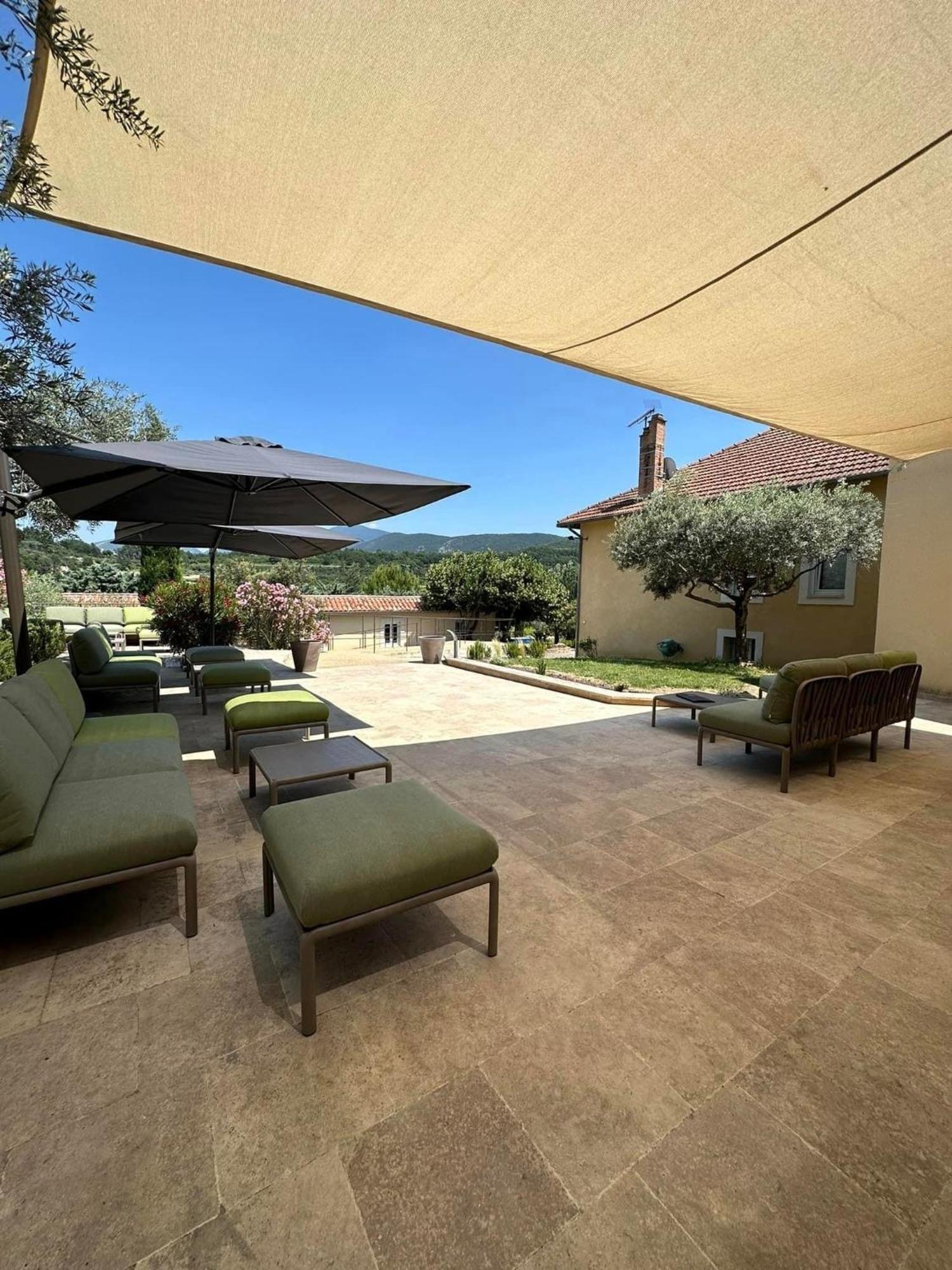 Clos Saint-Michel Resort & Spa Malaucène Exteriör bild